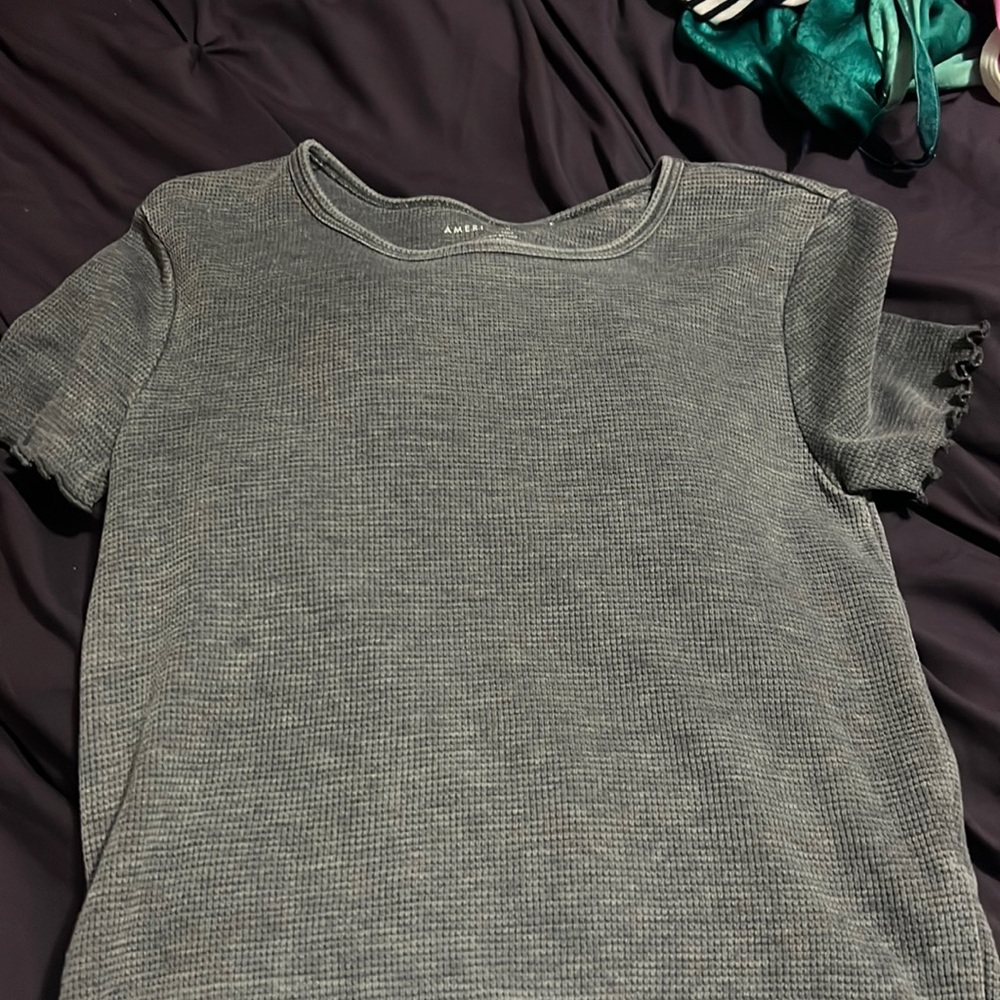 gray crop top